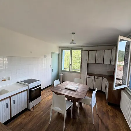 Calme Avec Exterieur Apartment Laroquebrou